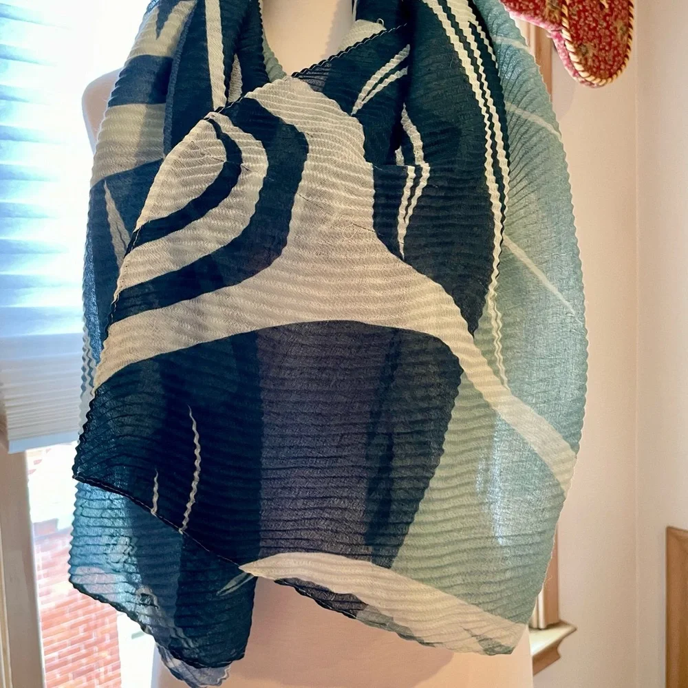 Northwest Blue Heron Eco Scarf - Picture 5 of 7